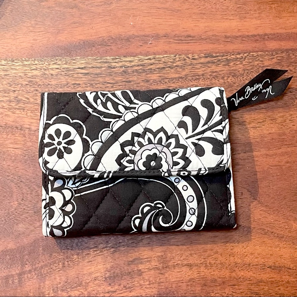 ✦ Vera Bradley ✦ Black & White Paisley Floral Wallet